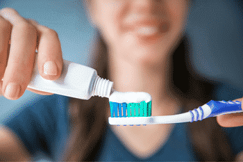 speciale tandpasta kan helpen tegen een droge mond